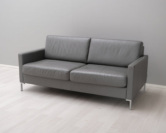 2,5-sits lädersoffa grå