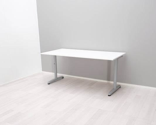 Ikea pöytä