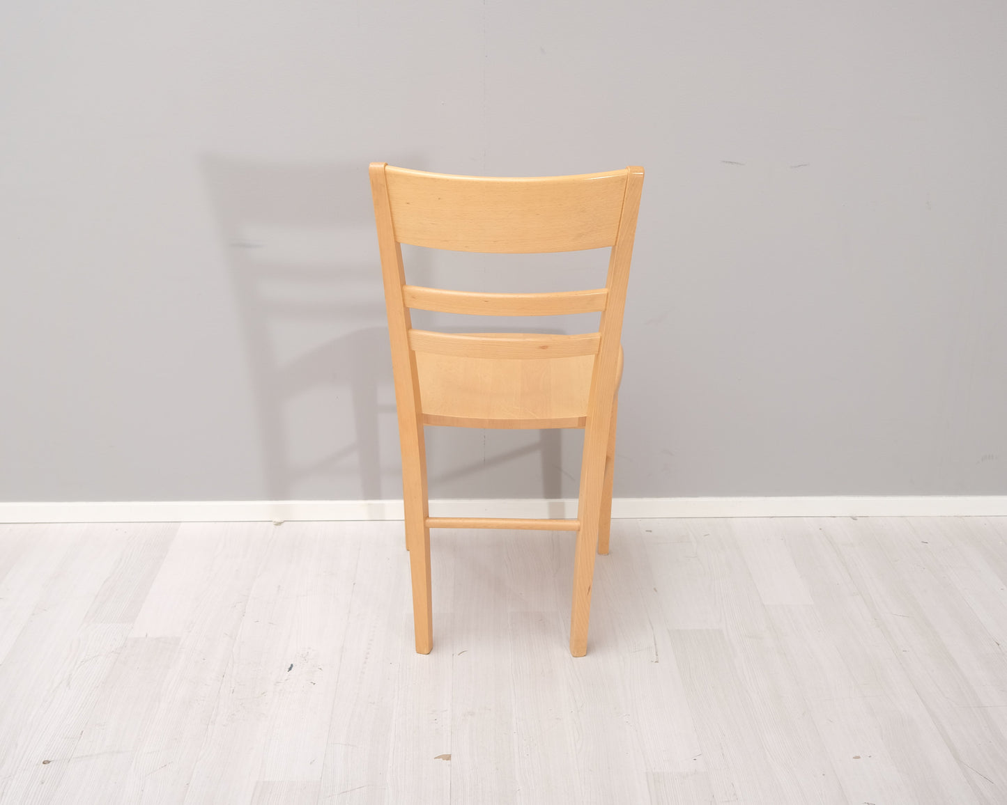 Ruokapöydän tuoli