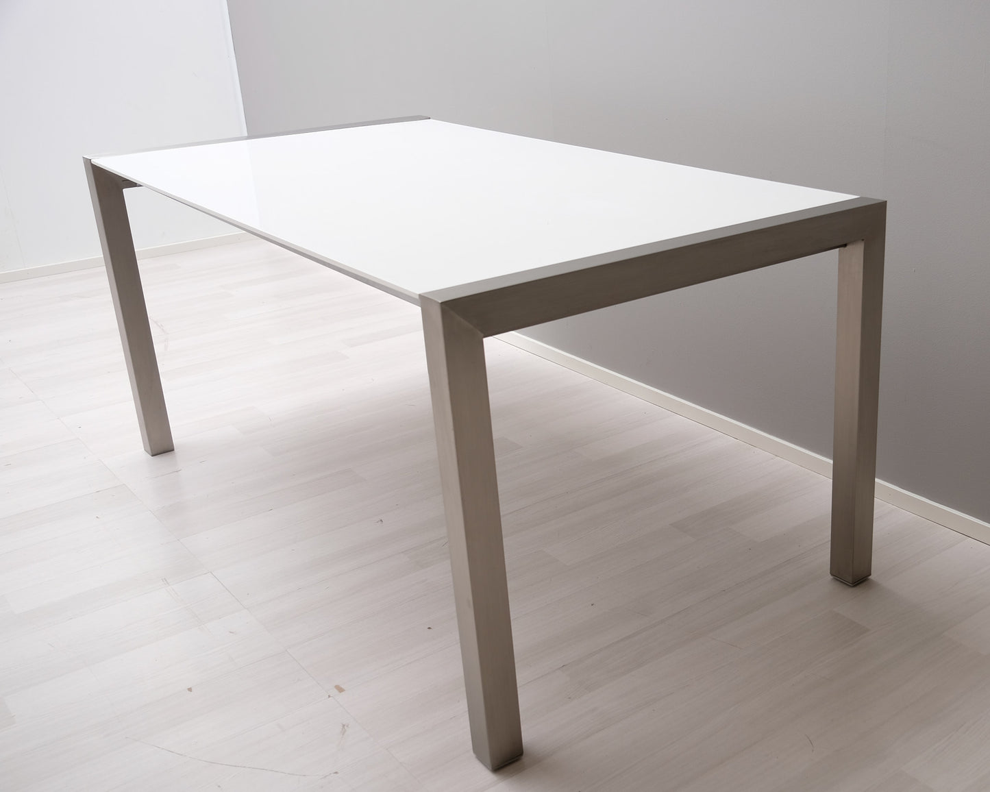 Ruokapöytä, 170 cm pitkä