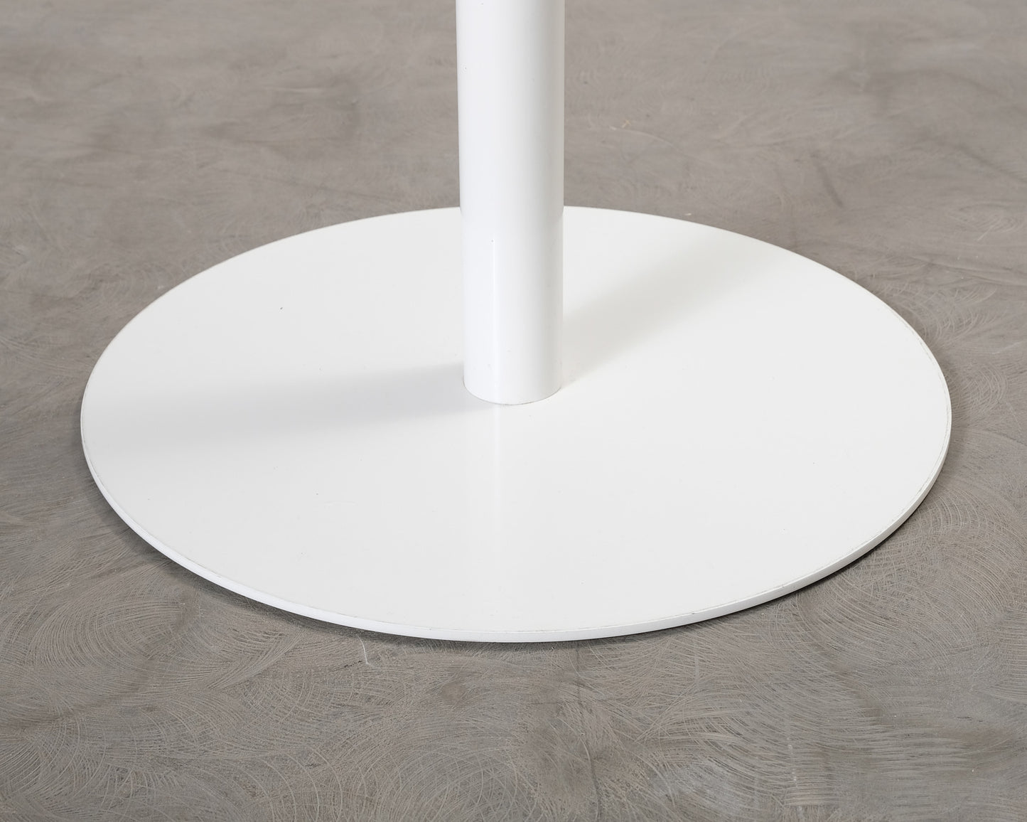White high round table martela