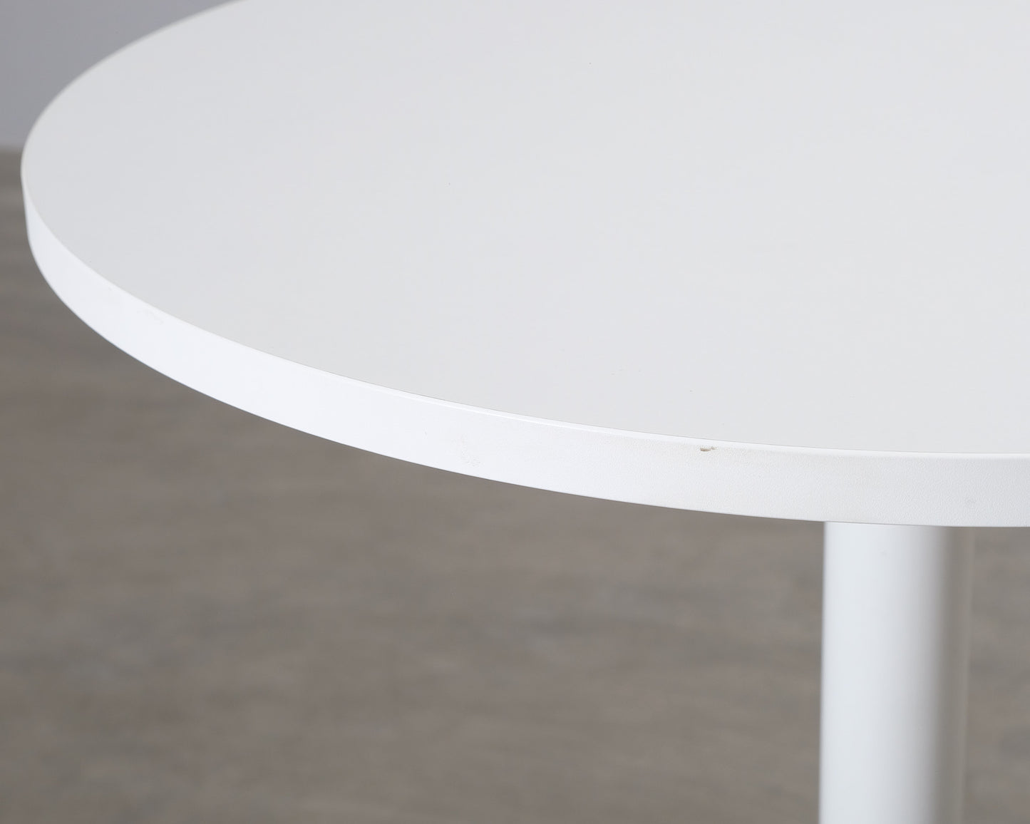 White high round table martela