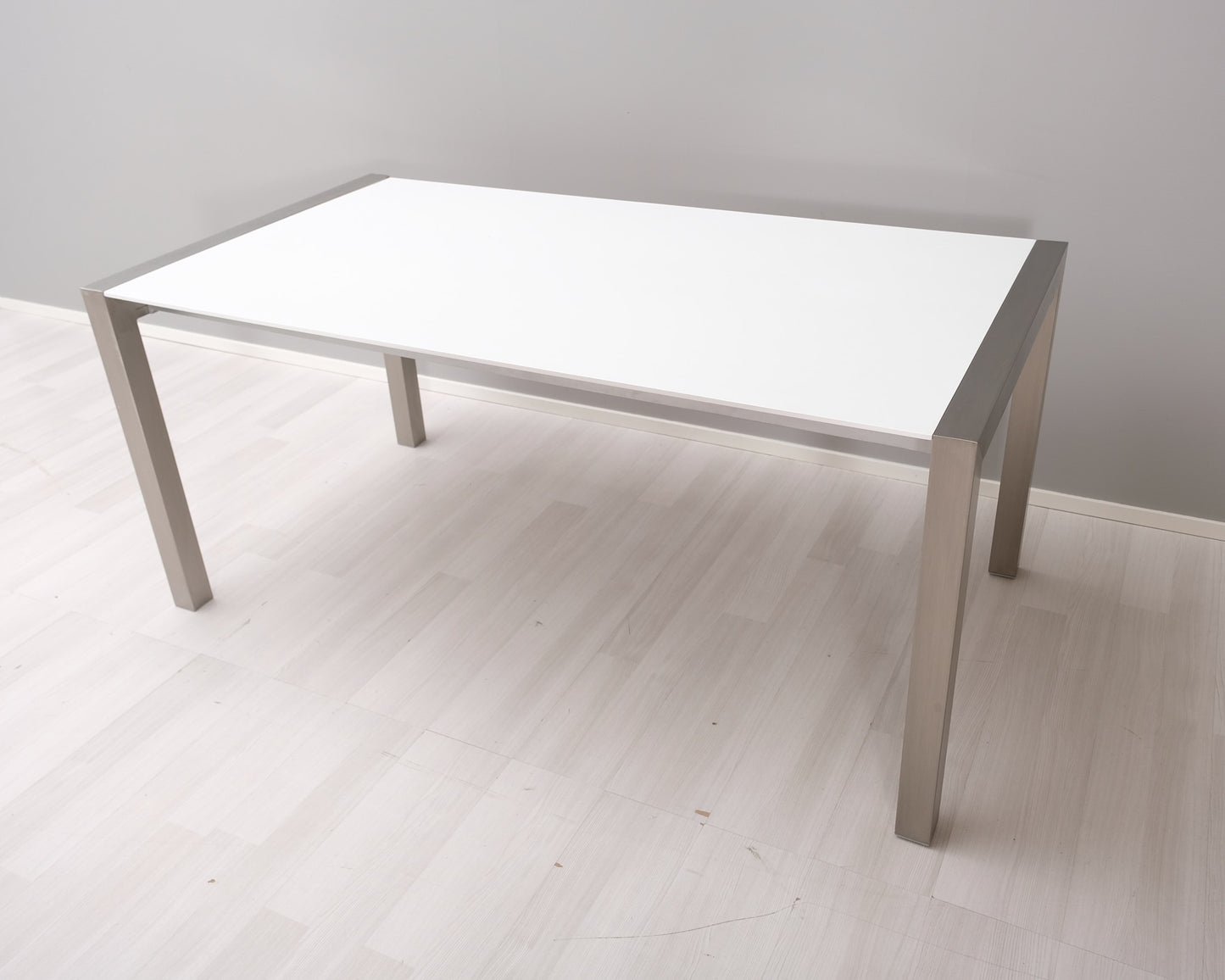 Ruokapöytä, 170 cm pitkä