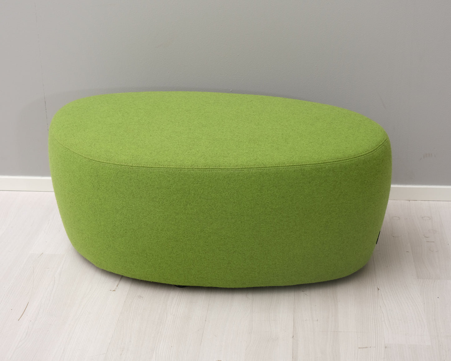 Moroso Sarayama Island, medium foot stool