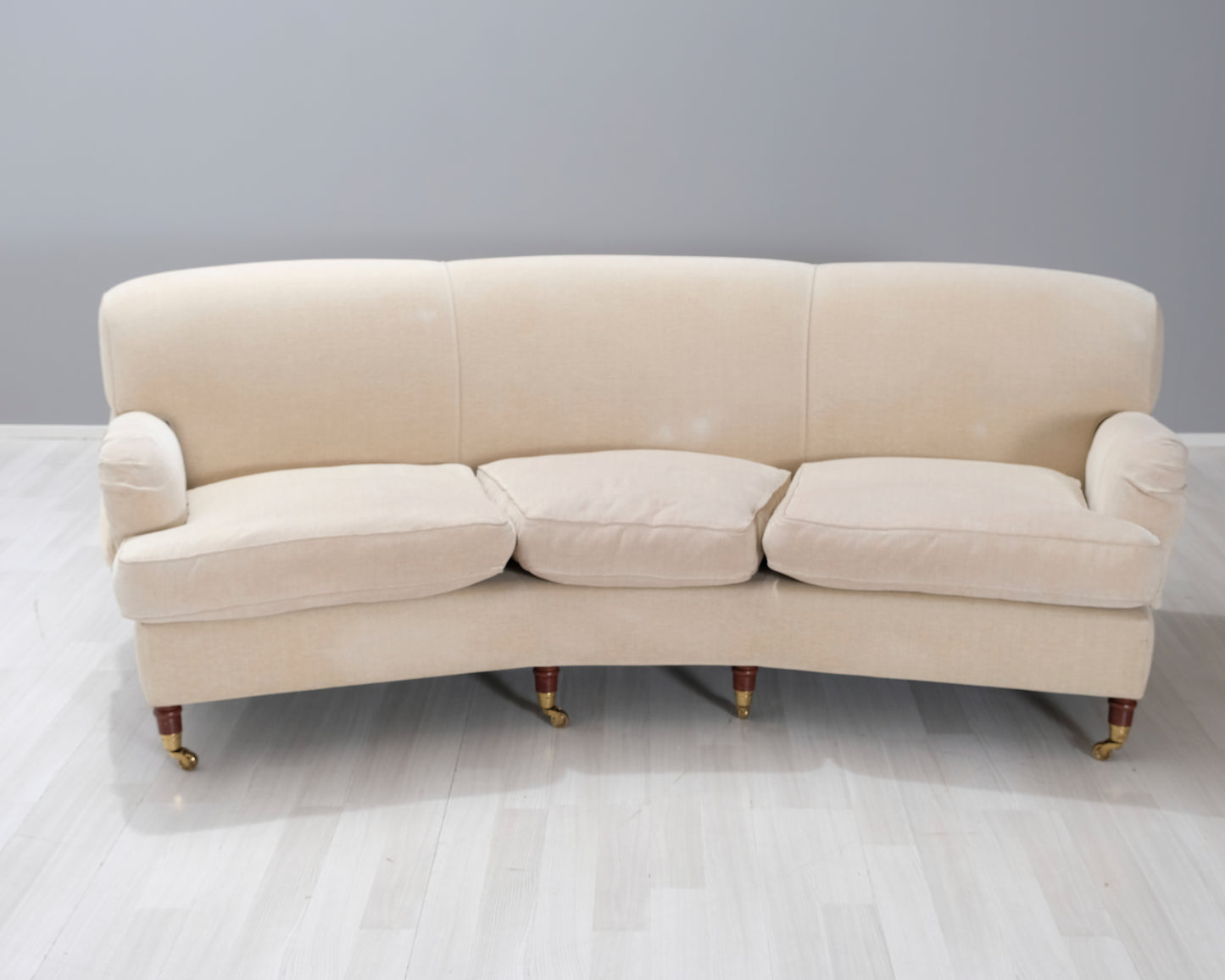 Howard classic 3sits soffa svängd. Beige