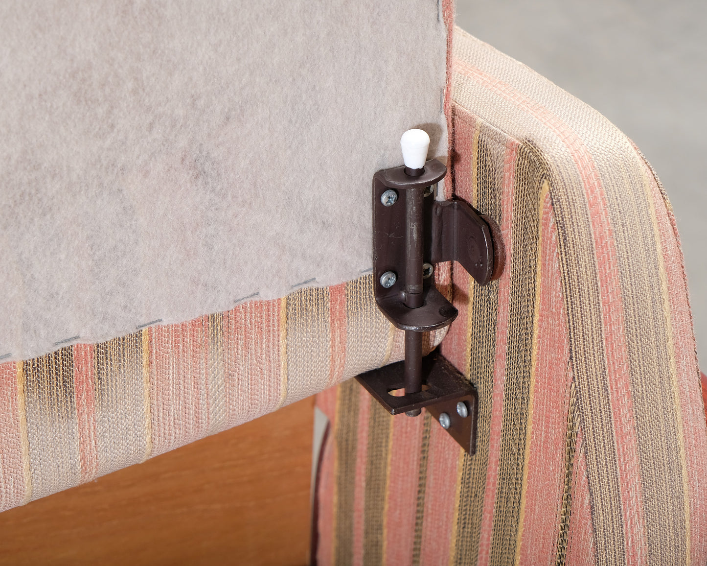 3-istuttava vuodesohva raidallinen