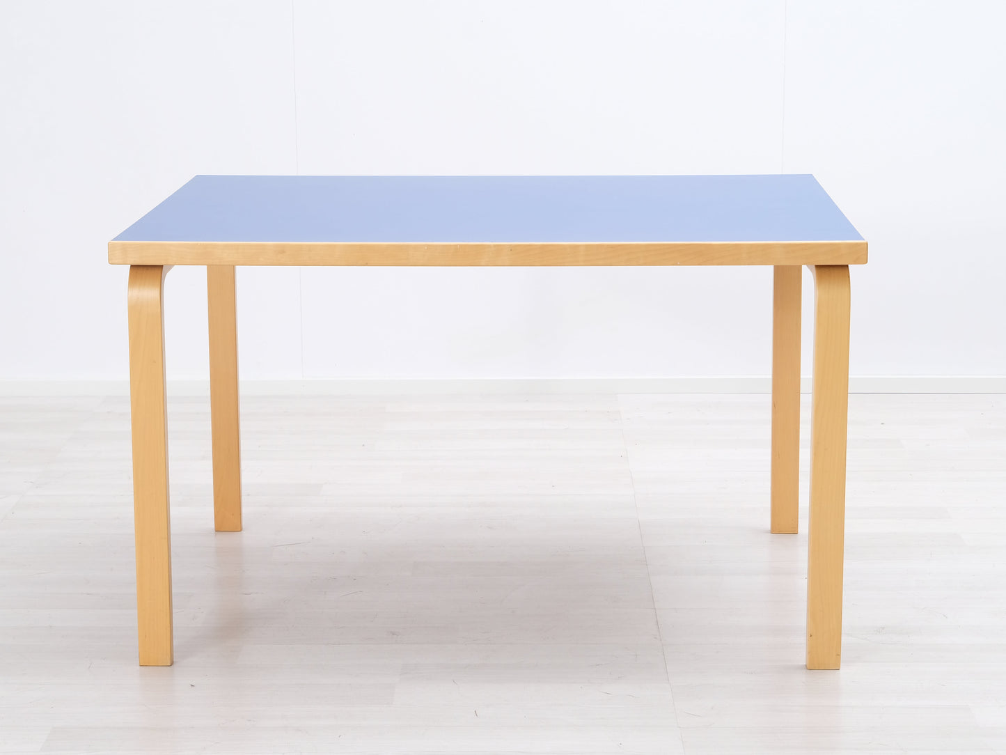 Artek ruokapöytä 120 x 85 cm sininen
