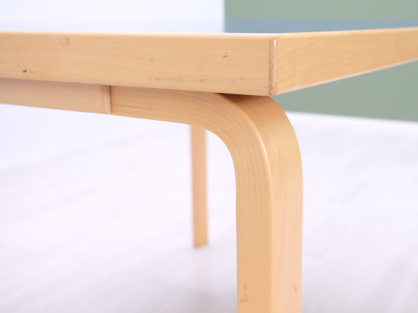 Artek ruokapöytä 120 x 85 cm sininen